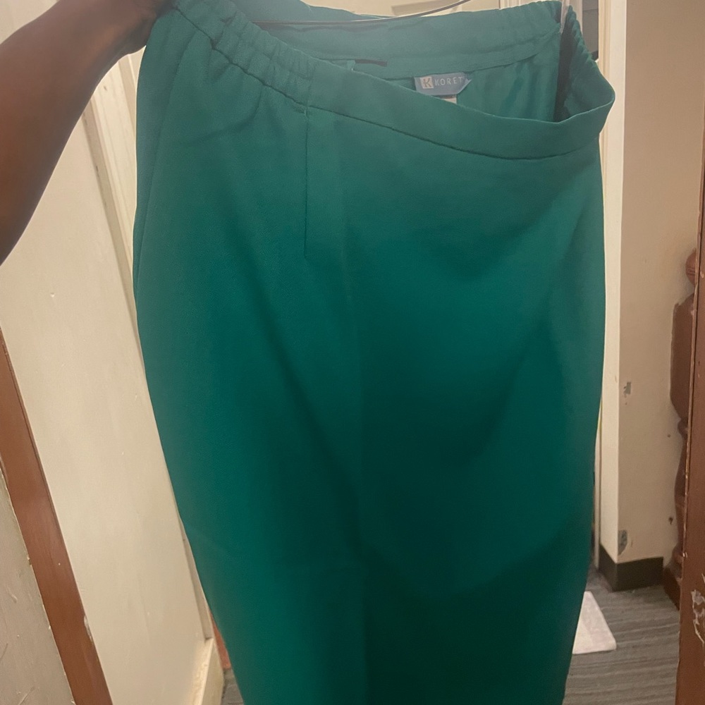 Womans dress suit - Picture 7 of 8